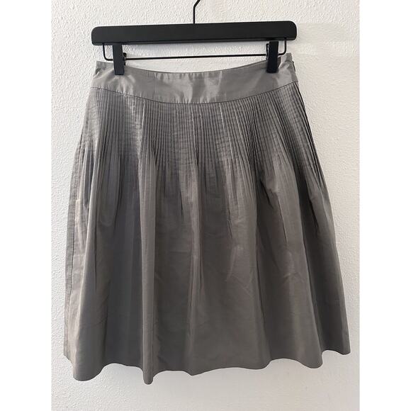 Banana Republic Gray Pleated Size 4 Skirt‎ - Picture 1 of 10